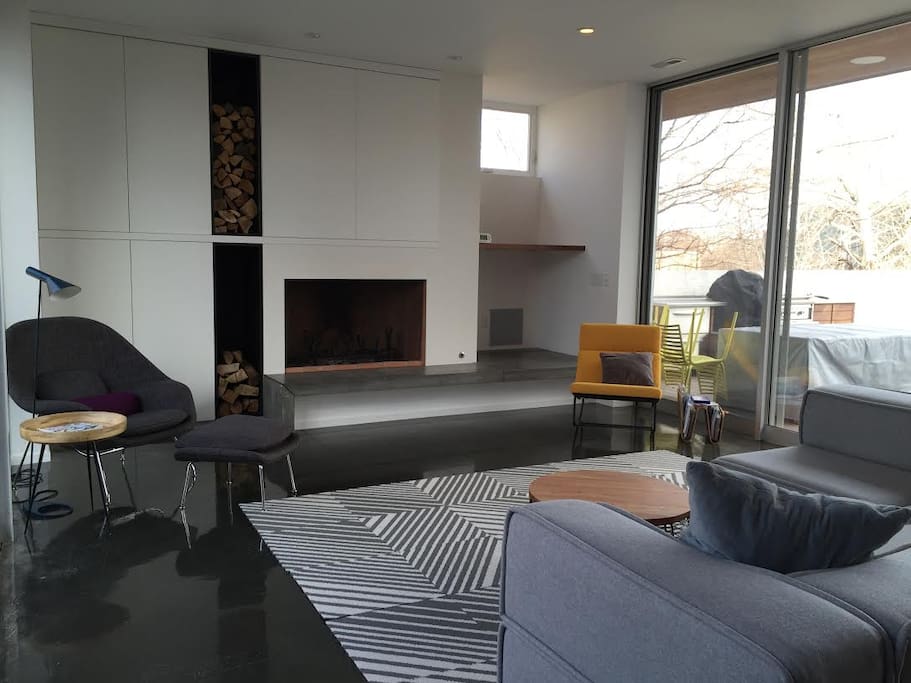 Living room w/floor to ceiling doors leading to grill and pool area.