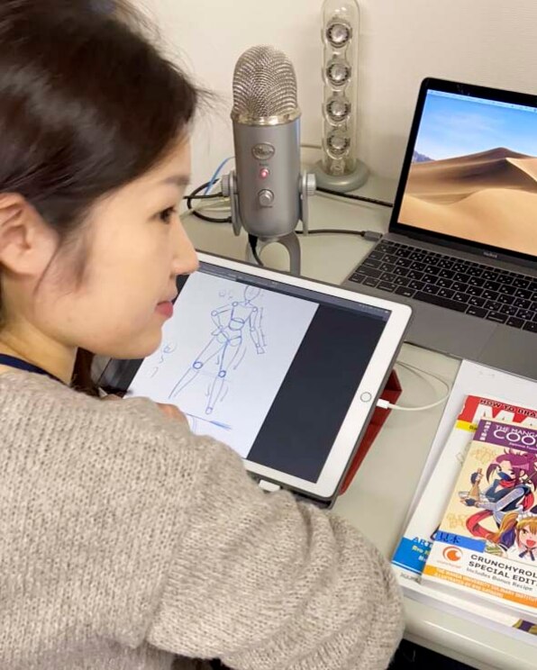 Show full-screen, host-provided image