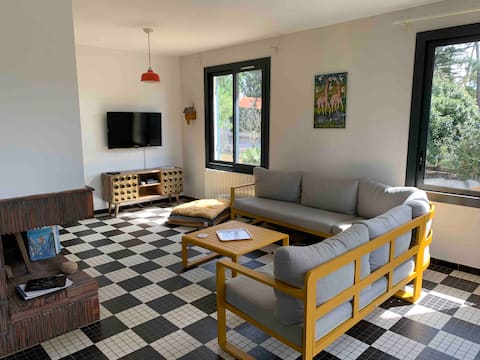 Propriété Airbnb réussie: Charming villa near town amenities and the ocean à Vendays Montalivet