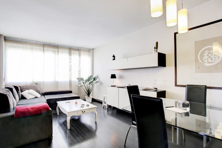 Downtown apartment near the beach and Gibraltar