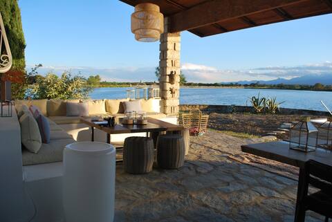 Gorgeous Lake House with Amazing Views & Pool