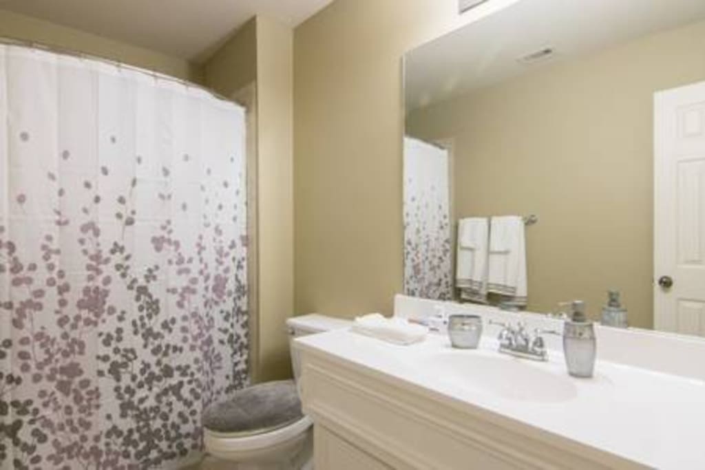 Clean Private Bathroom rm #1