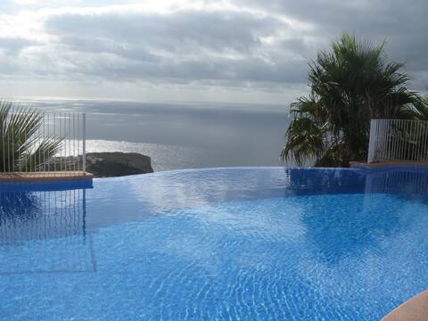 Apartment with Awesome View of the Sea