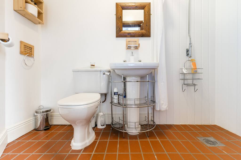Shower ensuite