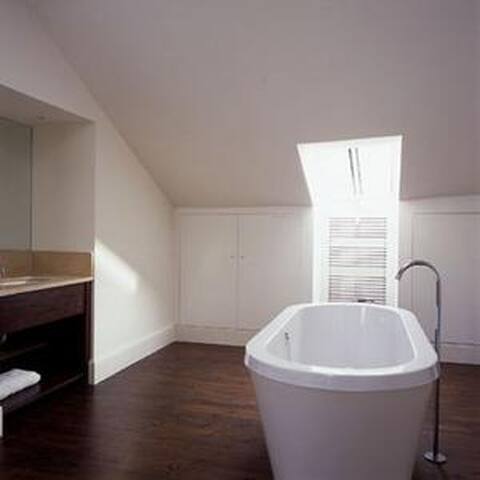 Prestigious property in the heart of the New Town gallery image 4