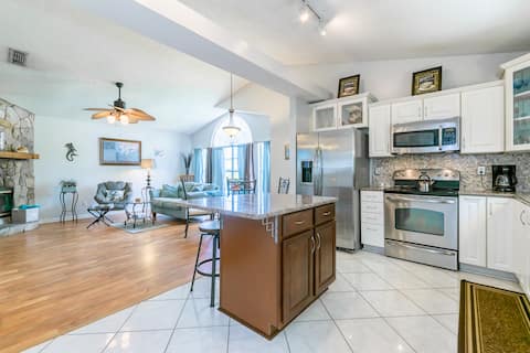 The Garden Beach House! Enjoy best of both worlds!