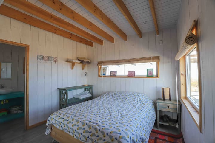 החדר הראשי וחדר הרחצה 