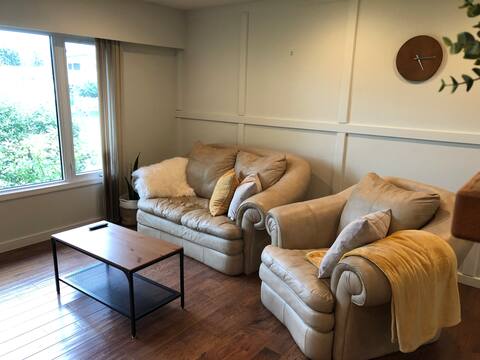 Sun bathed spacious home with deck/yard/rv parking