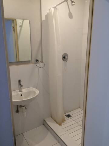 Cape Town Furnished 8 bedroom house gallery image 3