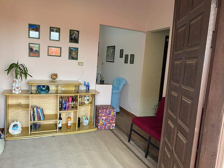 Sala de estar con fotos de las cascadas más bonitas de la Serra da Canastra! 