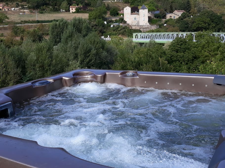 Le Jaccusi dominant le Tarn