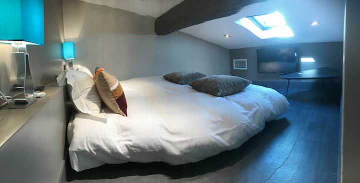 חדר בעליית גג לילדים 