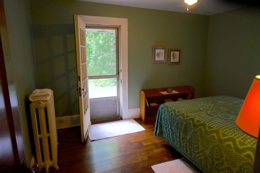Looking south through the Queen Overlook door, 2nd floor