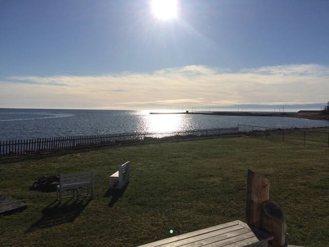 WATERFRONT CHALET ST-THOMAS gallery image 3