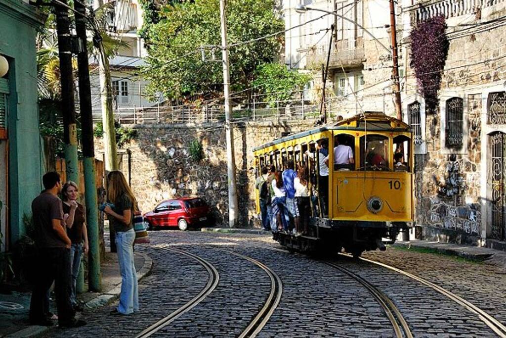 Rua no bairro de Santa Teresa