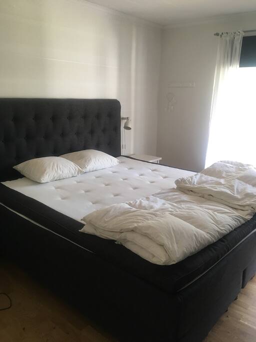 Stor ( och ny) dubbelsäng