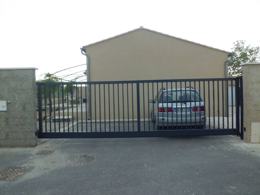 2 places de parking fermées