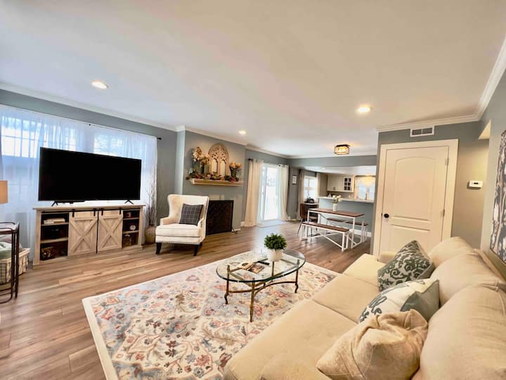 Riverway Village Charmer! Walk to River, Shops Houses for Rent in