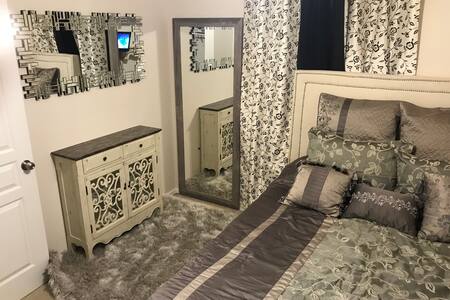 420 Best upper level room