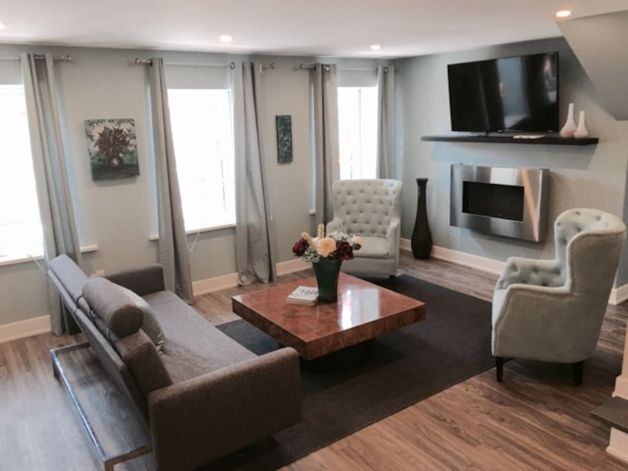 Spacious living room with gas fireplace.