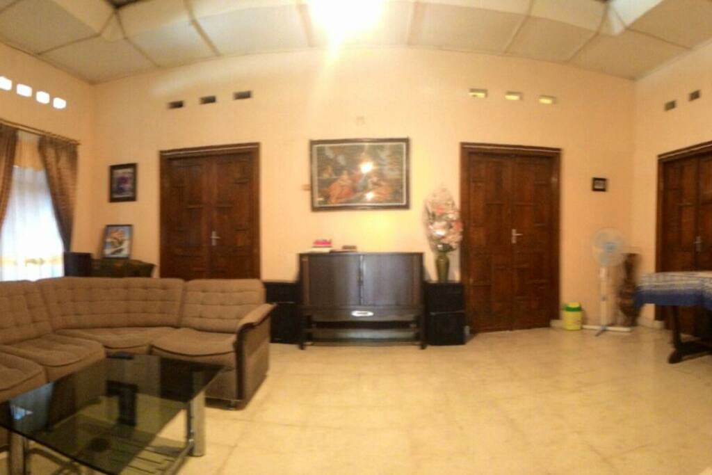 Family Room - Ruang Keluarga Luas