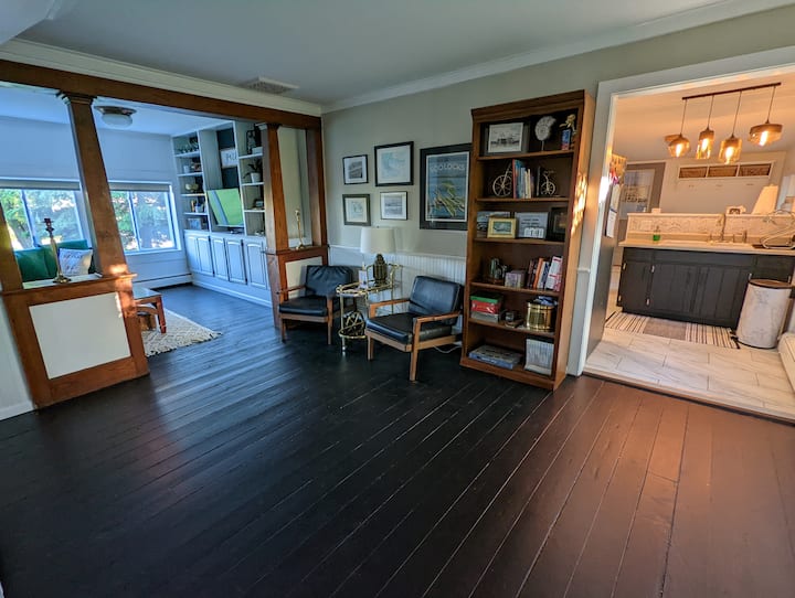 Relaxing 3 Bed Home With Private Yard And Parking - St. Ignace, MI
