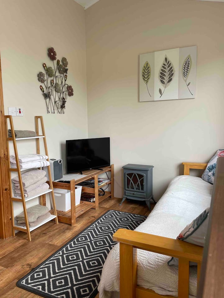 Comfy Log Cabin - Listowel