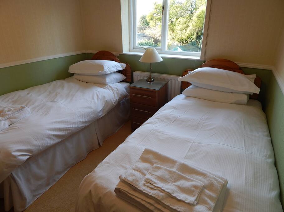 The Walks - Compact Twin Room en-suite