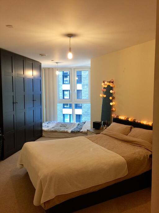 Bedroom 1 (en suite)