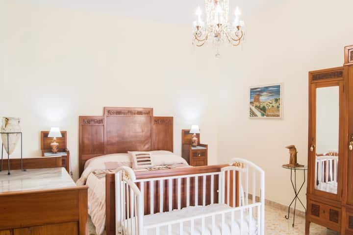 החדר הראשי, בהשראת עמק המקדשים, הוא המקום האידיאלי להירגע אחרי ביקור בעיר.