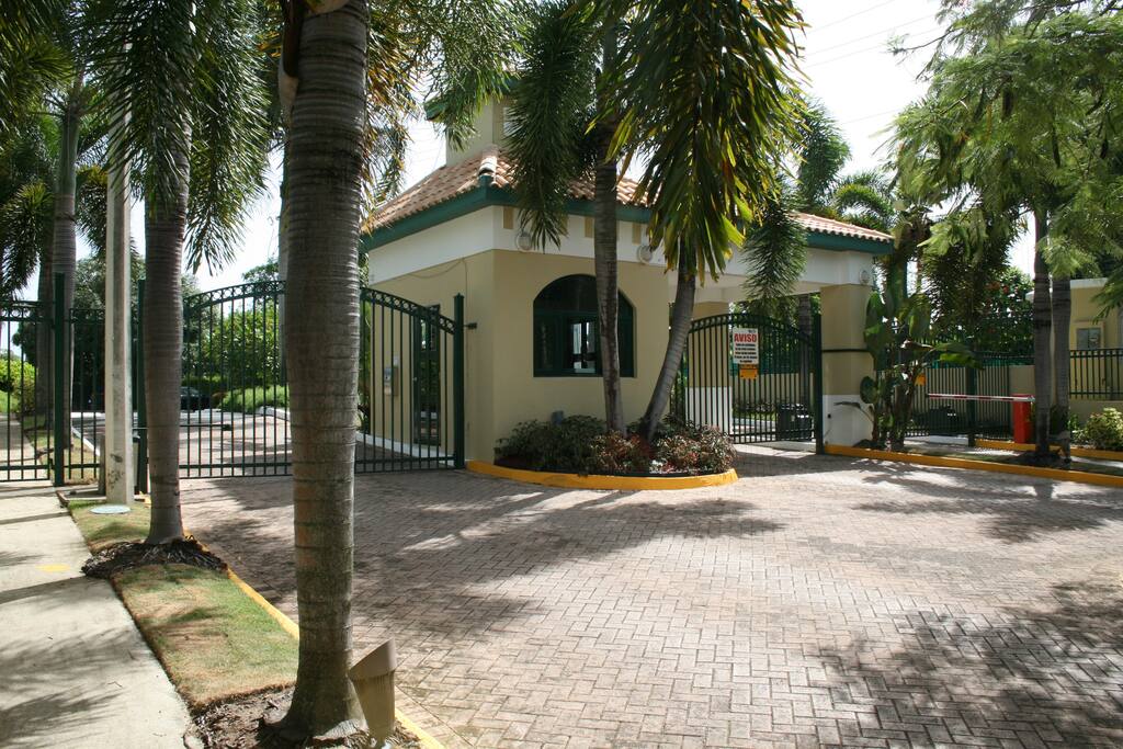 Main Gate, Security 24/7