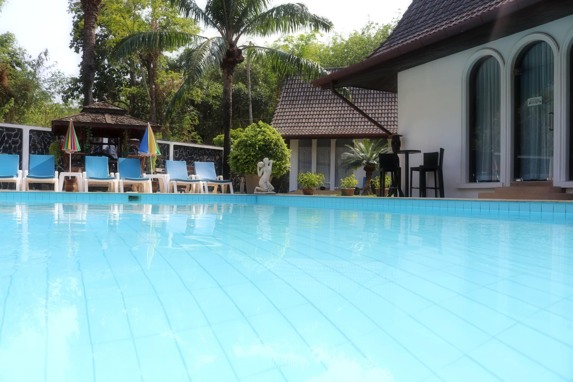 Large villa w/pool, chef, maid. Perfect for groups