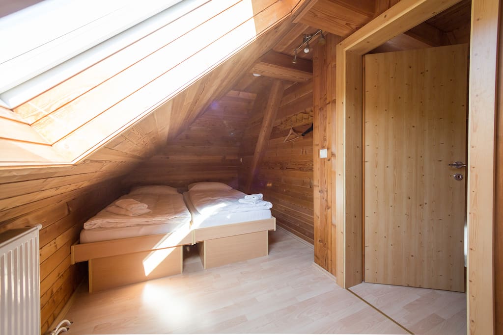 Small Bedroom (3 beds)