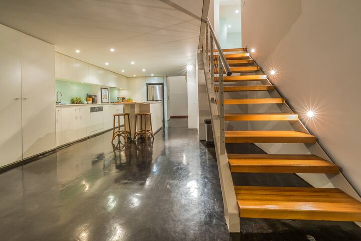 Luxury warehouse apartment close to CBD gallery image 4