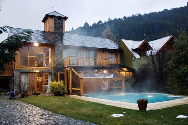 Chapelco Casa Sur, excellent location with pool