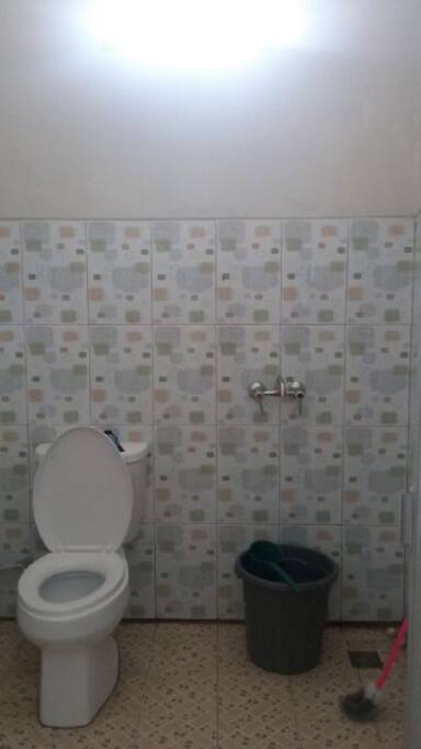 Toilet with Hot n Cold Water