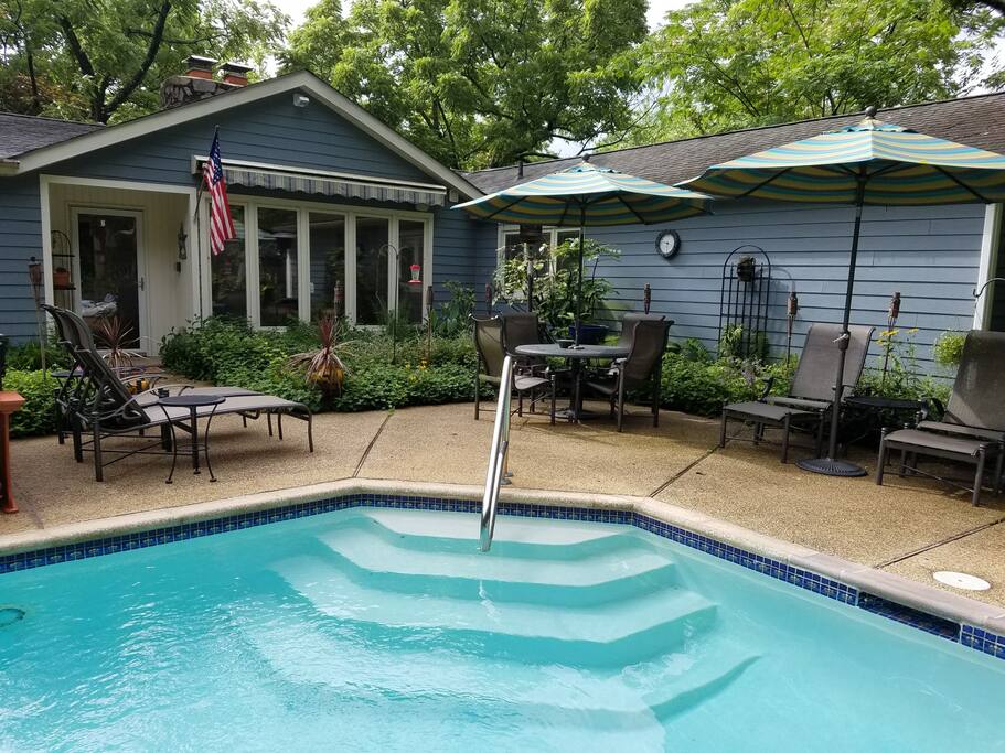 Welcome to paradise. Poolside tables, chairs and lounges for shared use.