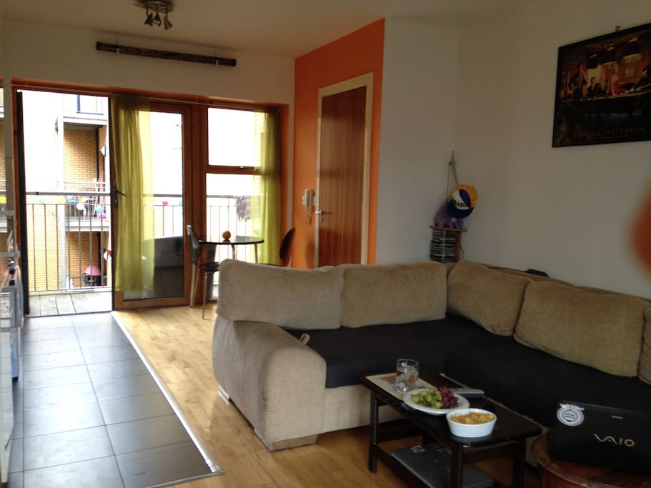 Livingo room/balcony.