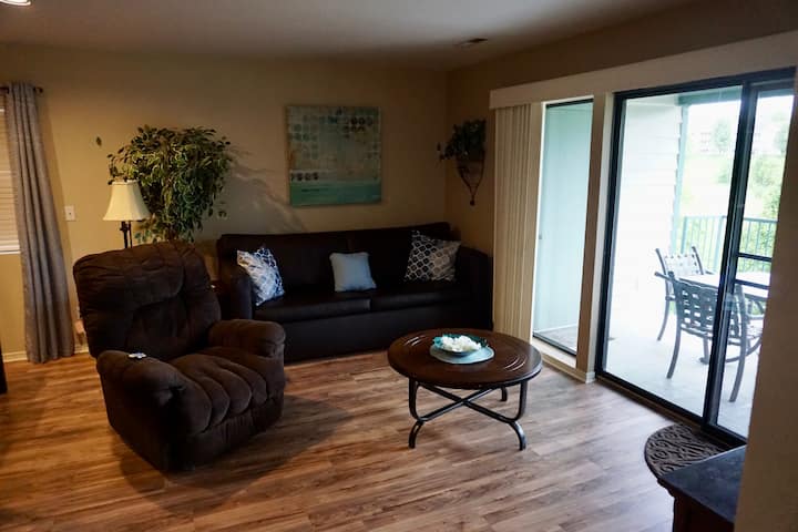 No Stairs & View! 2 King Beds-2 Blocks To Aquarium - ブランソン, MO