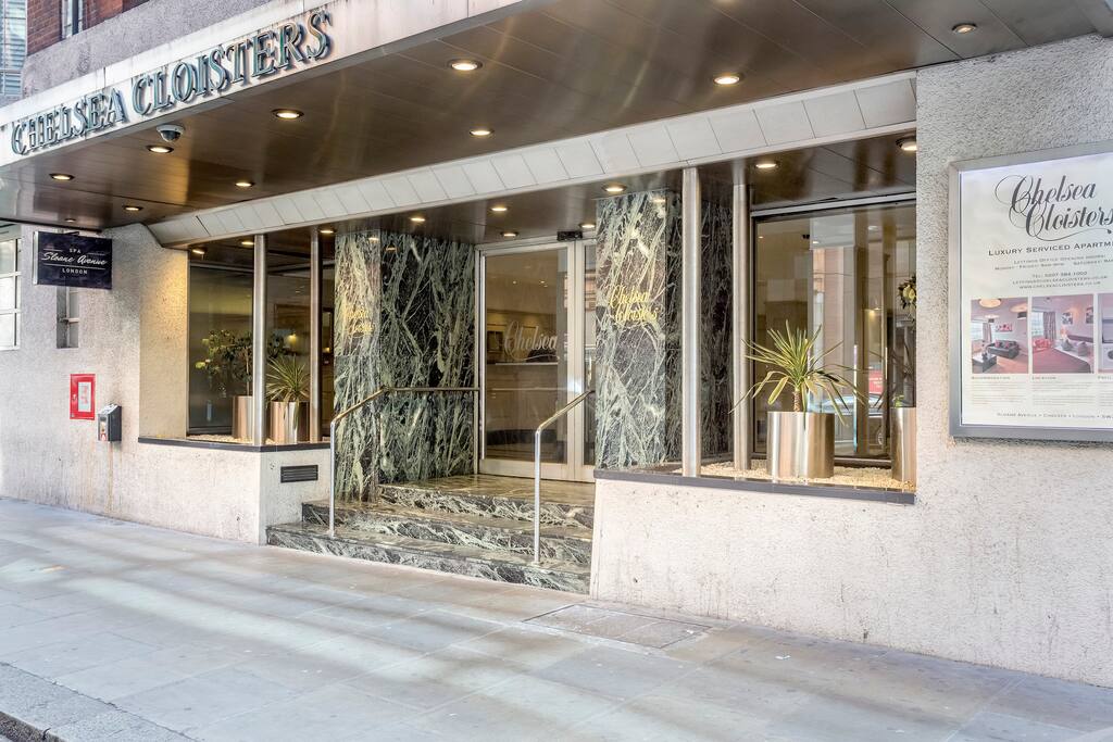 Building Main Entrance to Lobby
