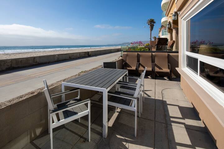 Fabulous Mission Beach Ocean Front Condo gallery image 4