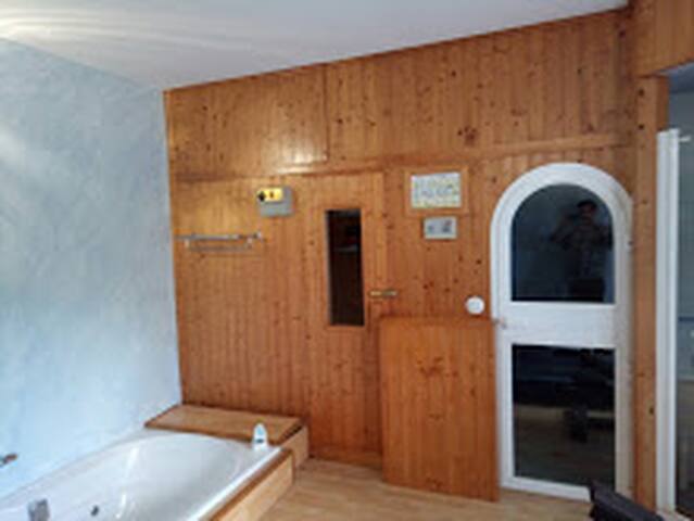 Villa privada, piscina, frontón, sauna, barbacoa gallery image 4