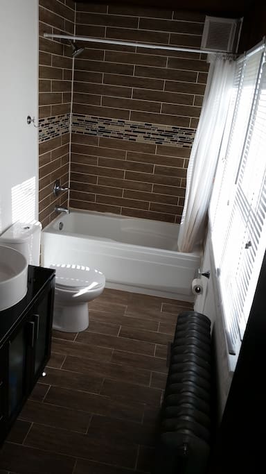One bathroom with bathtub