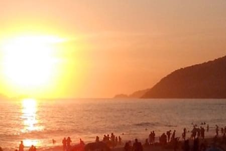 Private ROOM with bathroom, Ipanema late check-out