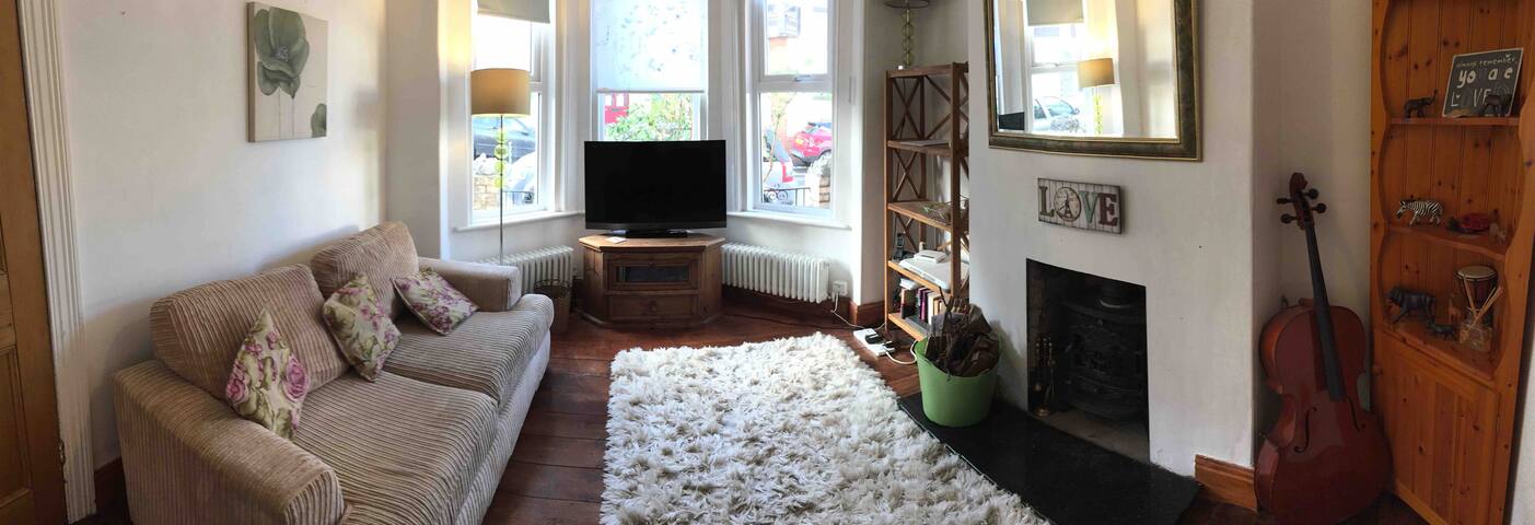 Central Newton Abbot, Cozy, with Character!