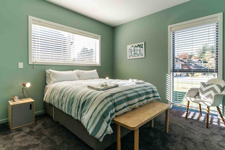 Second bedroom, Queen sized bed.