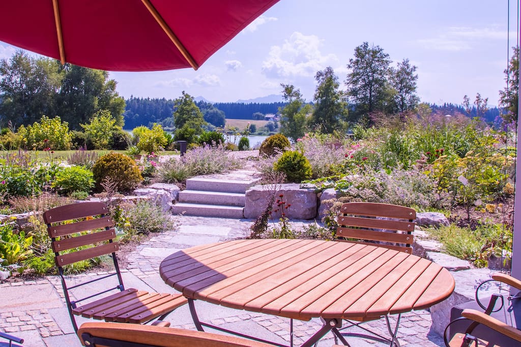 Terrasse FeWo "Rosengarten" mit Blick zum Pelhamer-See
