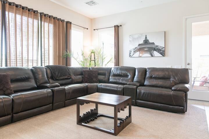 DELUXE HOME in Quiet Community gallery image 4