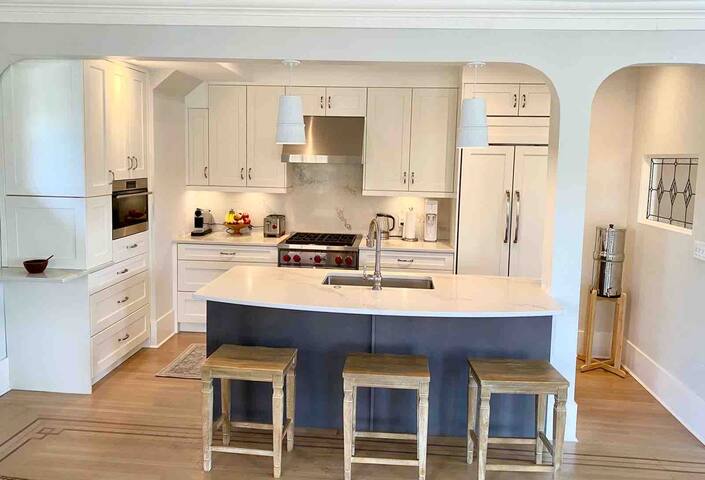 Steps to Ocean in Kitsilano gallery image 2