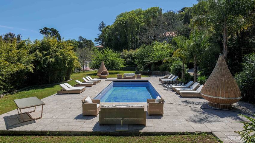 Luxurious royal estate in historic Sintra paradise gallery image 2